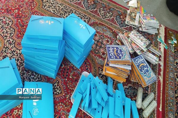 اهدای۵۰۰پک لوازم التحریرازطرف کانون خدمت رضوی شهرستان گلپایگان