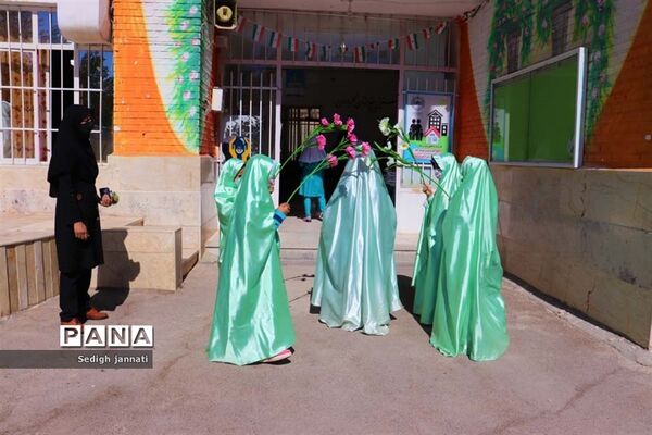 مدارس آباده در انتظار شکوفه‌ها