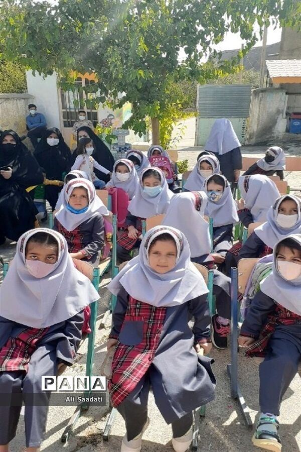 نواختن زنگ شکوفه ها در شهرستان کلات