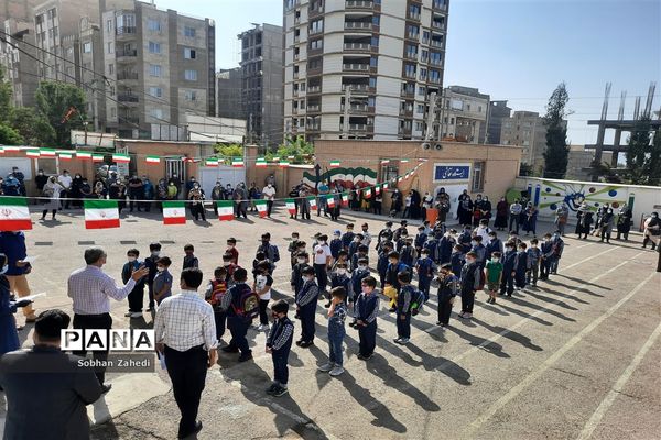 جشن شکوفه‌ها در مدرسه ابتدایی ایمان رودهن