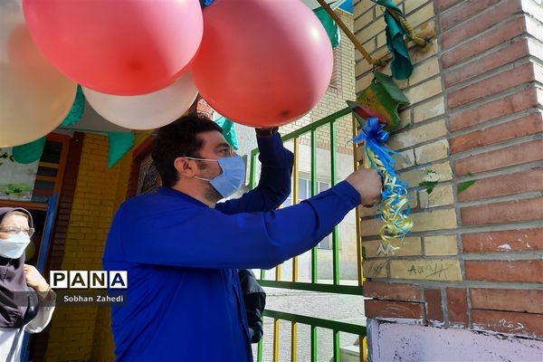 جشن شکوفه‌ها در مدرسه ابتدایی ایمان رودهن