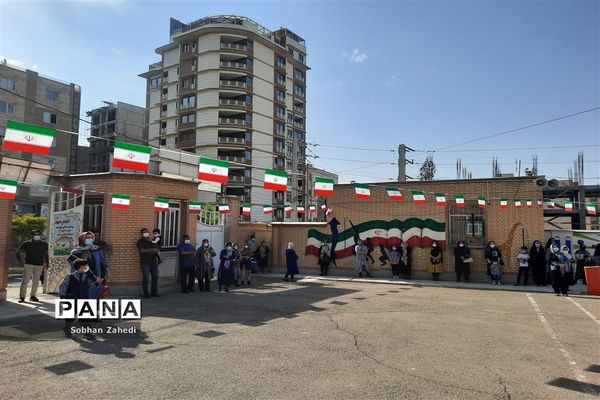 جشن شکوفه‌ها در مدرسه ابتدایی ایمان رودهن