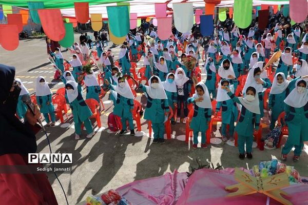 زنگ شکوفه‌ها در مدارس آباده