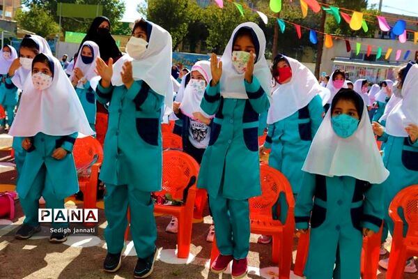 زنگ شکوفه‌ها در مدارس آباده
