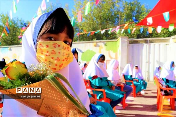 زنگ شکوفه‌ها در مدارس آباده