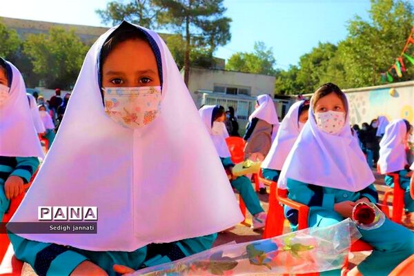 زنگ شکوفه‌ها در مدارس آباده