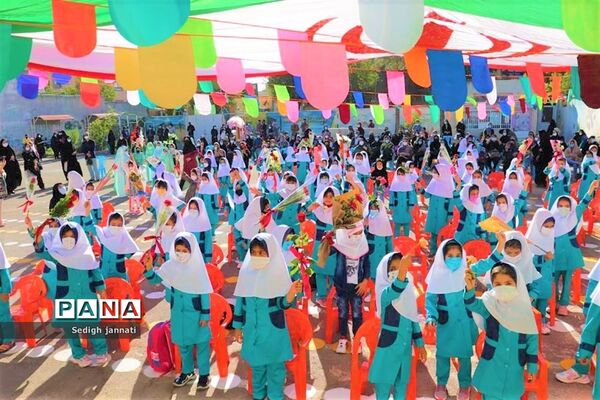 زنگ شکوفه‌ها در مدارس آباده