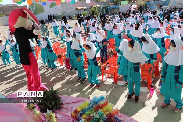 زنگ شکوفه‌ها در مدارس آباده