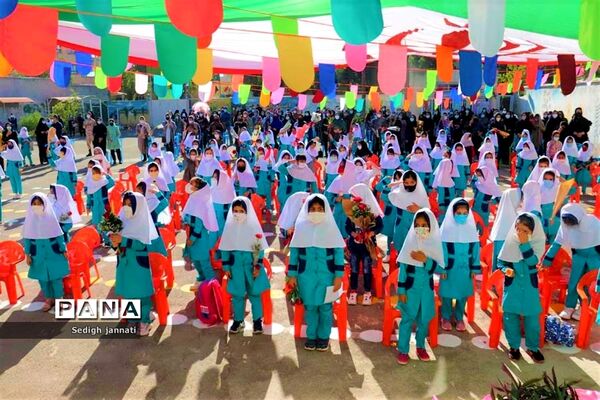 زنگ شکوفه‌ها در مدارس آباده