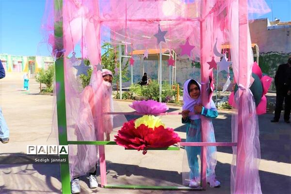 زنگ شکوفه‌ها در مدارس آباده