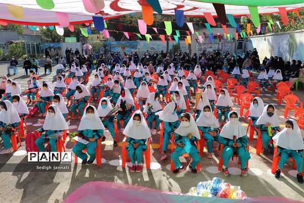 زنگ شکوفه‌ها در مدارس آباده