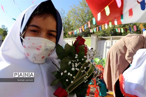 زنگ شکوفه‌ها در مدارس آباده