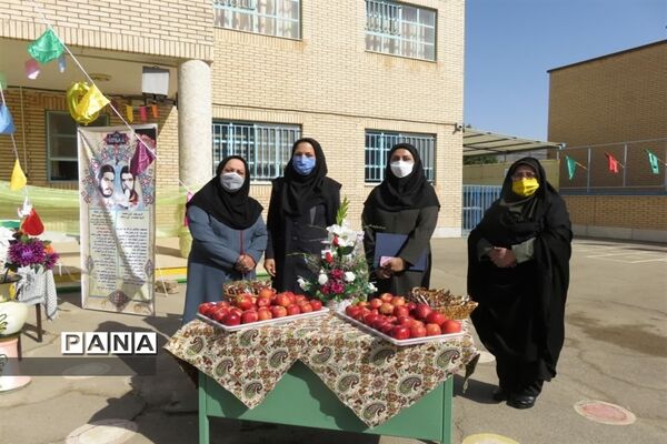 برگزاری جشن شکوفه‌ها در دبستان شهیدان تقی زاده نطنز