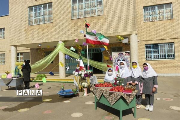 برگزاری جشن شکوفه‌ها در دبستان شهیدان تقی زاده نطنز
