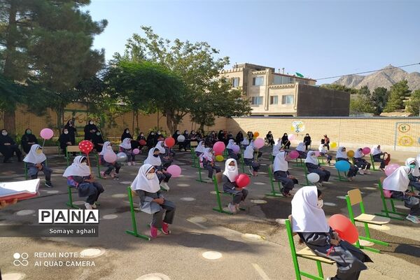 برگزاری جشن شکوفه‌ها در دبستان شهیدان تقی زاده نطنز