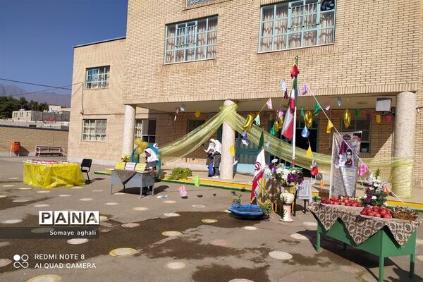 برگزاری جشن شکوفه‌ها در دبستان شهیدان تقی زاده نطنز