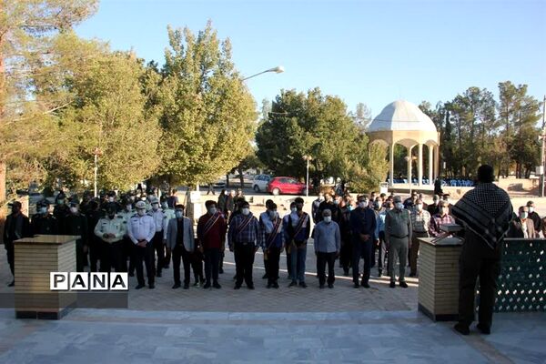 عطرافشانی وغبارروبی گلزارشهدای ابرکوه