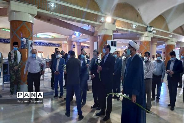 تجدید میثاق و عطر افشانی قبور مطهر شهدا در بوشهر