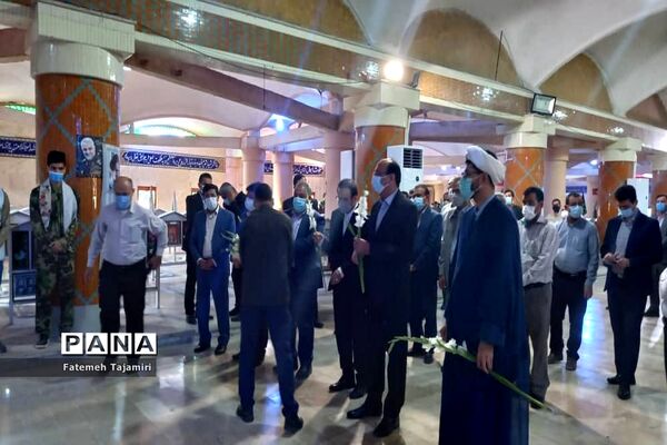 تجدید میثاق و عطر افشانی قبور مطهر شهدا در بوشهر