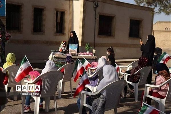 برپایی جشن شکوفه‌ها در دبستان کوثر شهرستان جعفرآباد قم