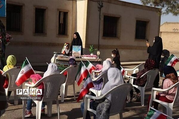 برپایی جشن شکوفه‌ها در دبستان کوثر شهرستان جعفرآباد قم