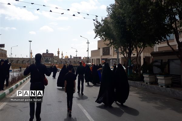 زائران حرم رضوی در اربعین حسینی