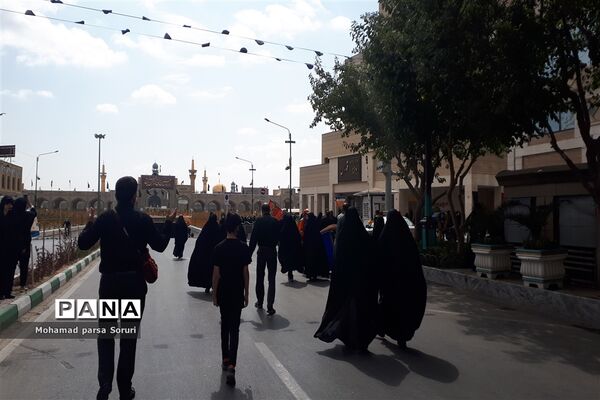 زائران حرم رضوی در اربعین حسینی