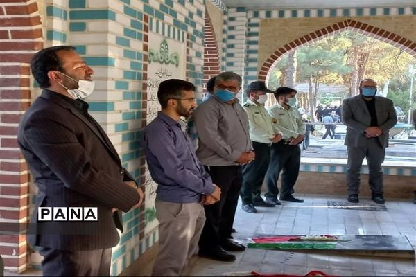 برگزاری مراسم غبار روبی و عطرافشانی گلزار شهدای شهر مشکین دشت کرج