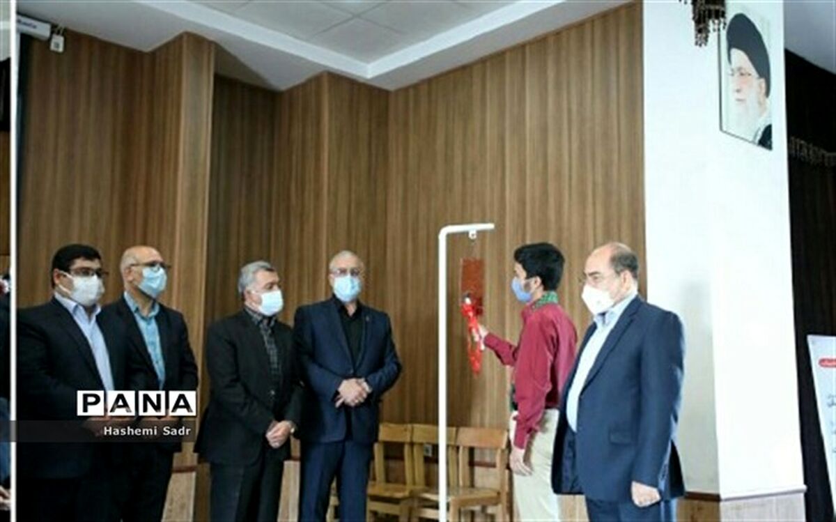 نواختن زنگ آغاز سال تحصیلی جدید در آموزش و پرورش ناحیه 2 مشهد