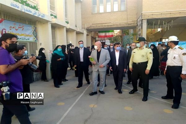 نواخته شدن زنگ بازگشایی مدارس استان اصفهان