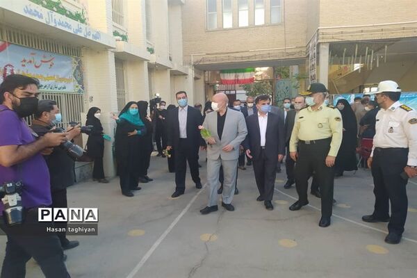نواخته شدن زنگ بازگشایی مدارس استان اصفهان
