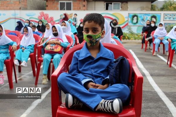 آیین آغاز سال تحصیلی در دبستان سعادت شهرستان گلوگاه