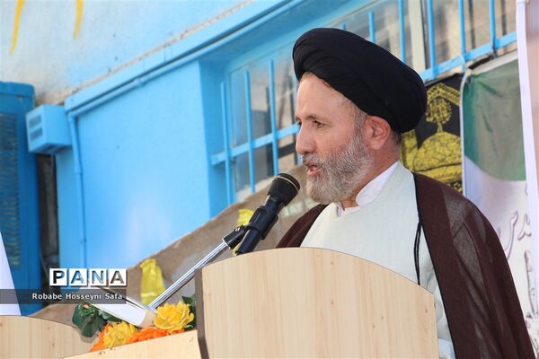 آیین بازگشایی مدارس منطقه ۱۷، در مدرسه شهدای گمنام
