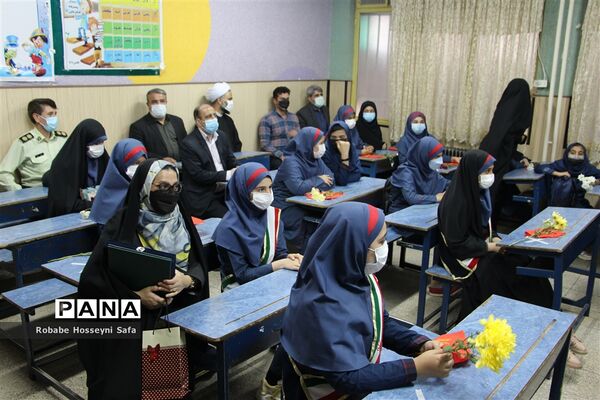 آیین بازگشایی مدارس منطقه ۱۷، در مدرسه شهدای گمنام