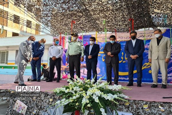 زنگ مهر در مدارس منطقه ۱۳ شهر تهران به صدا در آمد