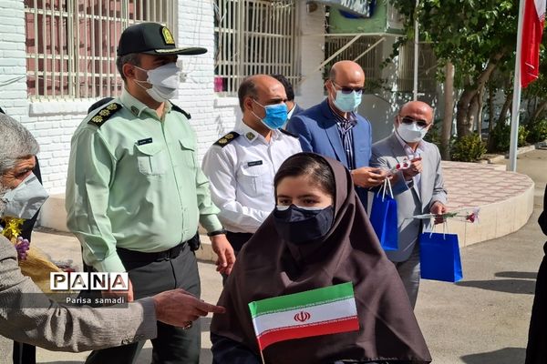 زنگ مهر در مدارس منطقه ۱۳ شهر تهران به صدا در آمد