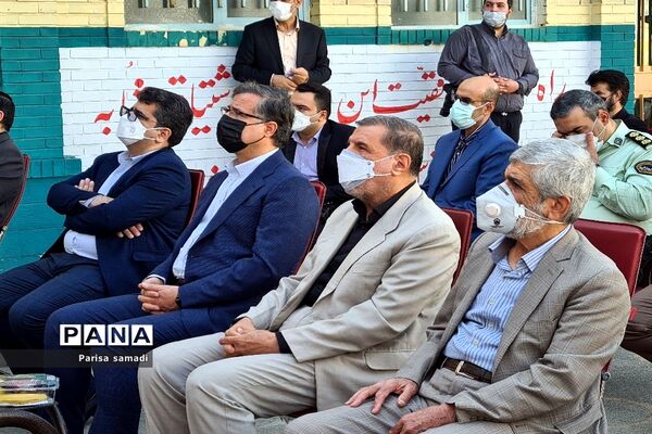 زنگ مهر در مدارس منطقه ۱۳ شهر تهران به صدا در آمد