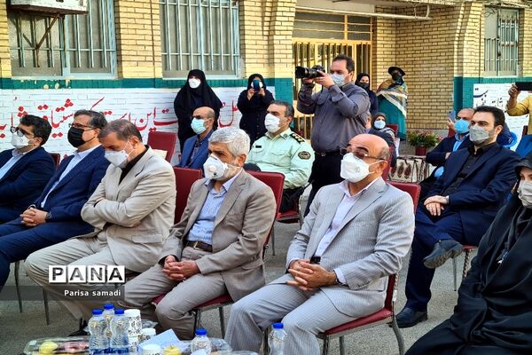 زنگ مهر در مدارس منطقه ۱۳ شهر تهران به صدا در آمد