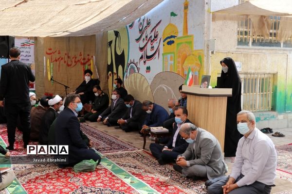 اقامه اولین نماز مهر در مدارس خراسان رضوی به امامت نماینده ولی فقیه