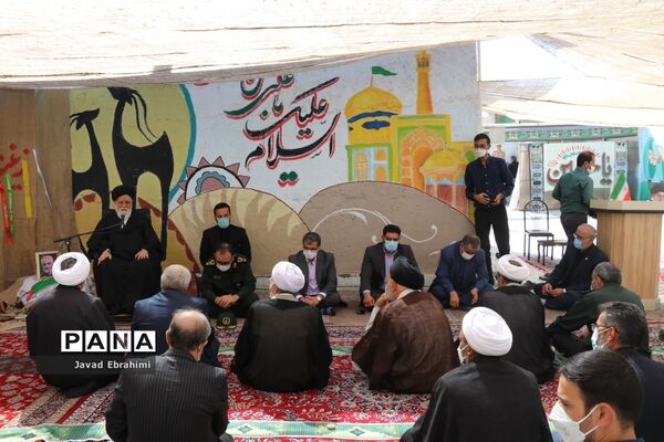 اقامه اولین نماز مهر در مدارس خراسان رضوی به امامت نماینده ولی فقیه