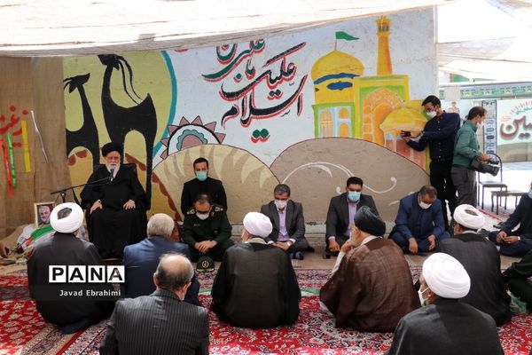 اقامه اولین نماز مهر در مدارس خراسان رضوی به امامت نماینده ولی فقیه