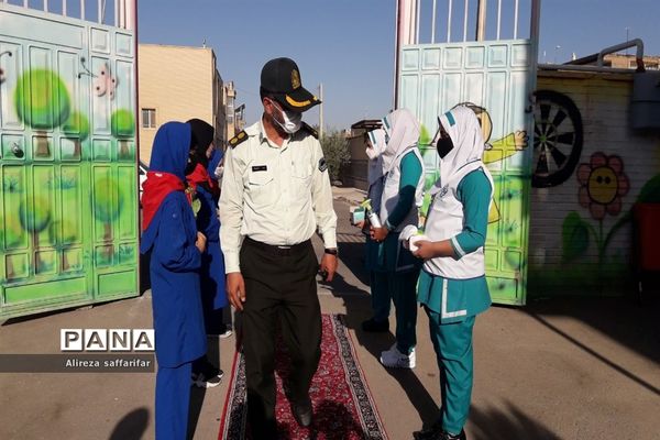 آیین نواختن زنگ مهر و مقاومت در اردستان