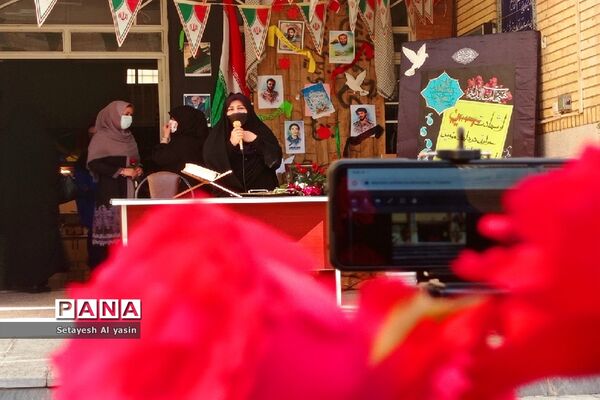 نواخته شدن زنگ مهر در دبیرستان راه زینب منطقه ۱۳ تهران