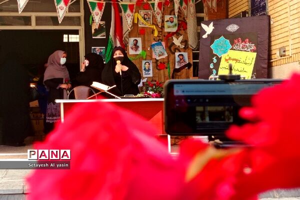 نواخته شدن زنگ مهر در دبیرستان راه زینب منطقه ۱۳ تهران