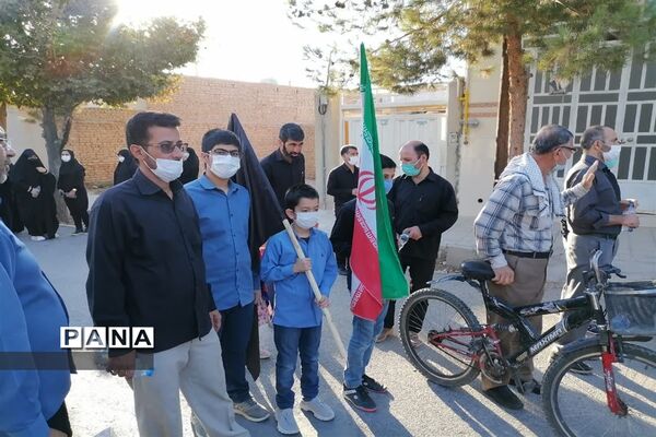 برگزاری همایش پیاده روی در ابرکوه به مناسبت هفته دفاع مقدس