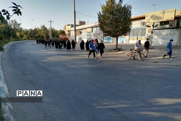 برگزاری همایش پیاده روی در ابرکوه به مناسبت هفته دفاع مقدس