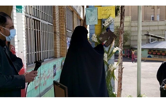 نواختن زنگ  ایثار و مهر در هفته دفاع مقدس توسط یادگاران آن دوران