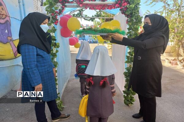 جشن شکوفه‌ها دبستان شایستگان فسا