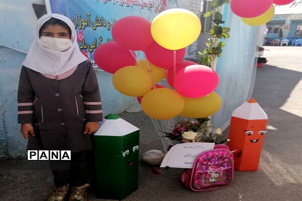 جشن شکوفه‌ها دبستان شایستگان فسا