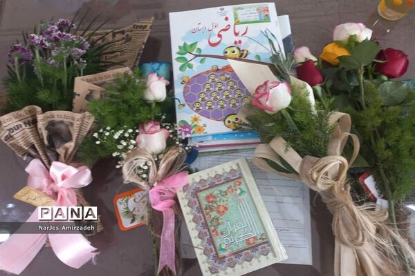 جشن شکوفه‌ها دبستان شایستگان فسا